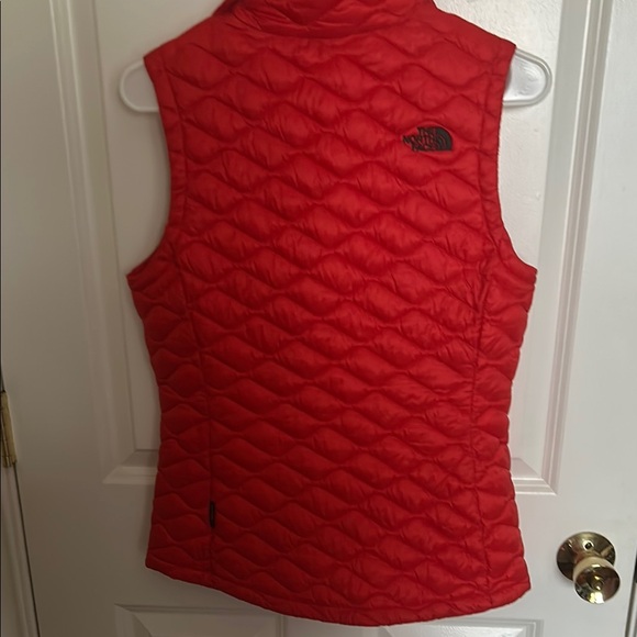 The North Face Women's Red Quilted Vest - Picture 3 of 3